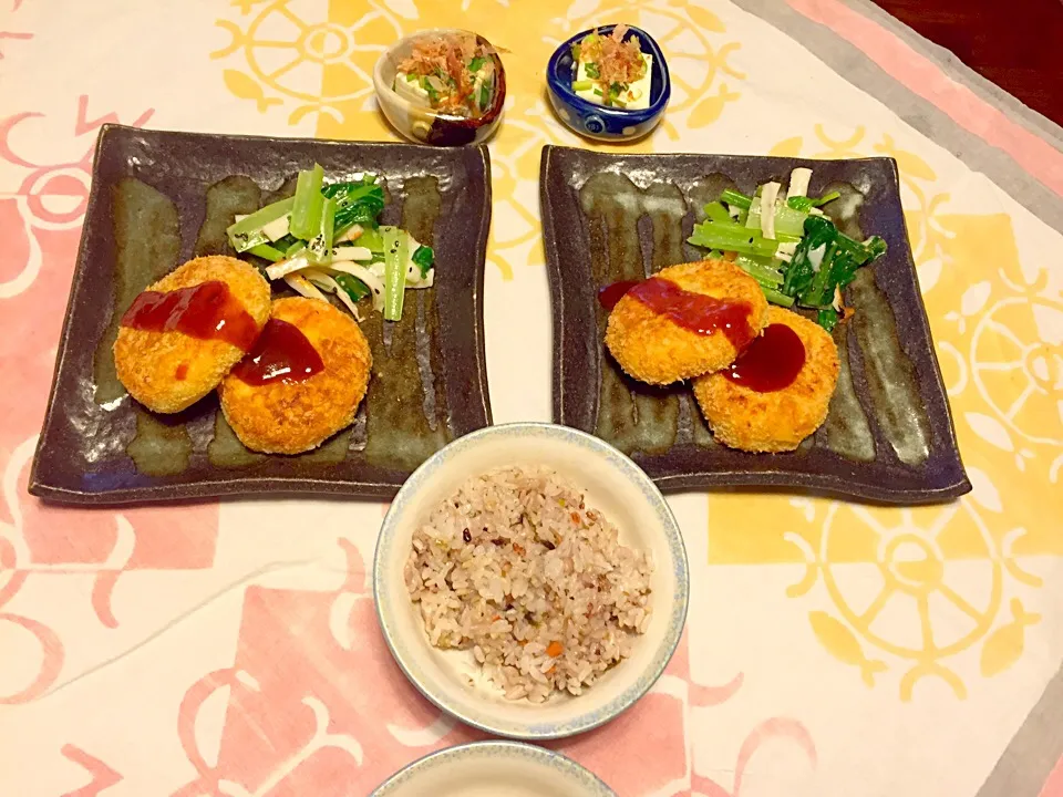 Snapdishの料理写真:コロッケな晩ごはん٩(๑❛ʚ❛๑)۶|さくたえさん