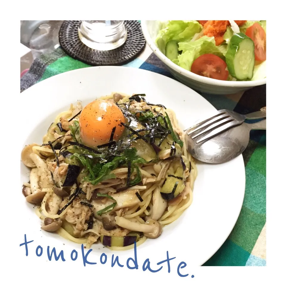 茄子とたっぷりキノコの和風パスタ冷凍たまごのせ🍴♡|🇯🇵ともこちゃん。さん