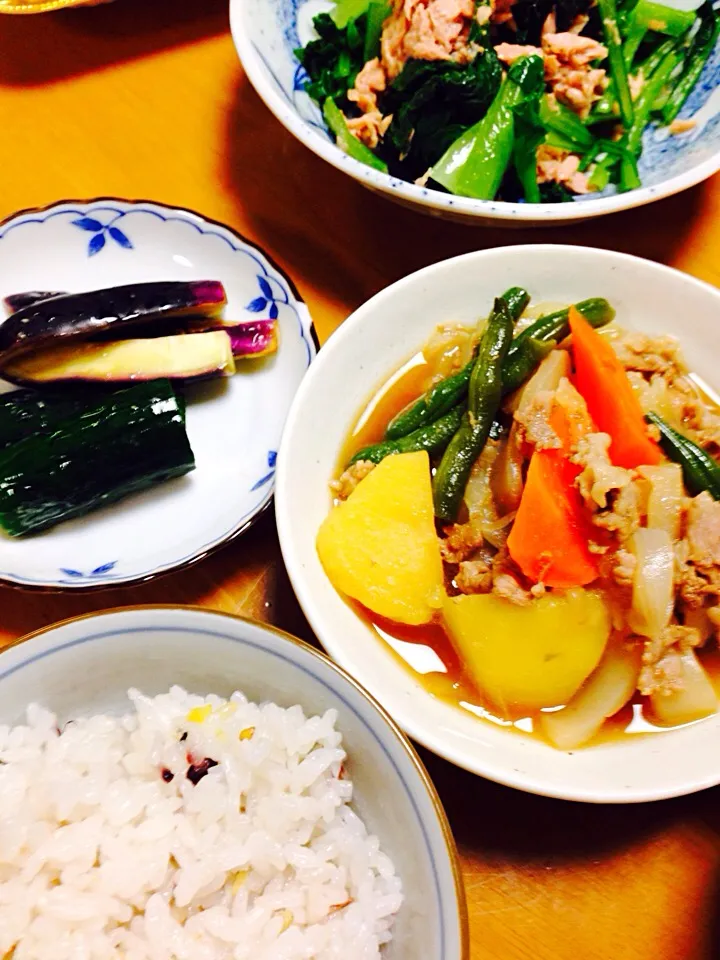 日曜の夕ご飯🌙新じゃがと新タマの肉じゃが、きゅうりとナスの塩麹漬け、青菜のシーチキン和え|Yu Yu mamaさん