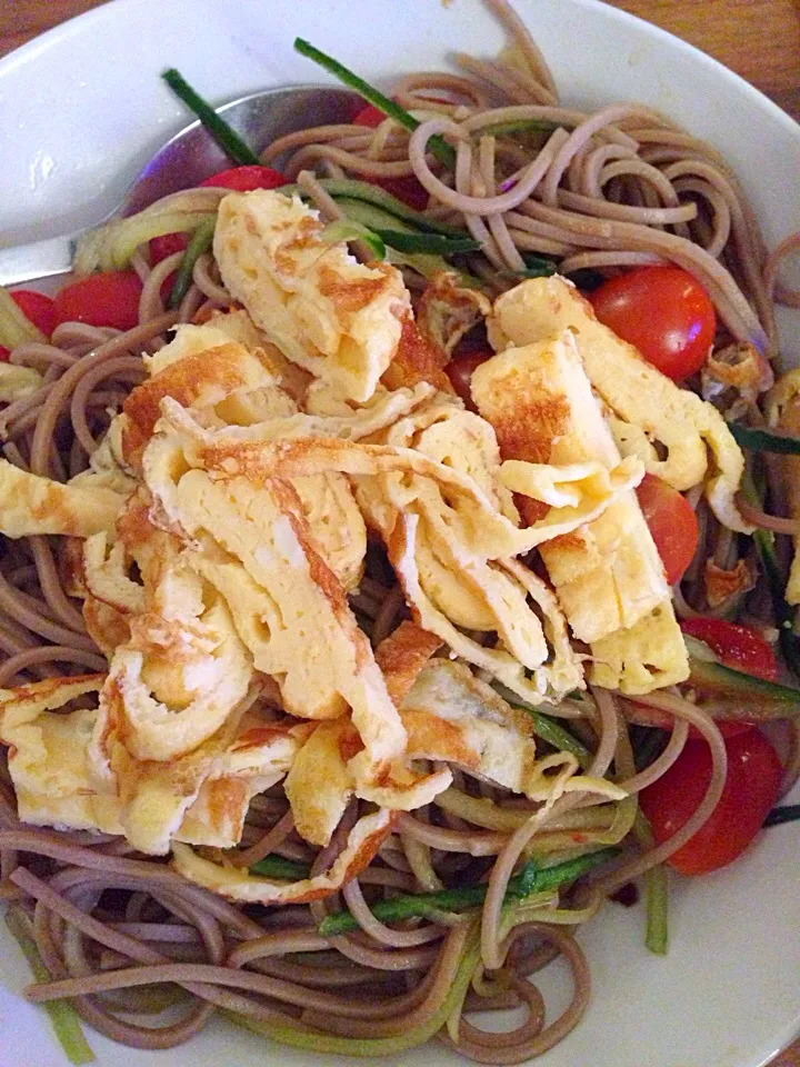 Soba tossed in sweet ginger soy with omelette ribbons, cherry tomatoes and Japanese cucumber|karen limさん