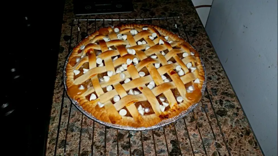 Homemade white chocolate and apple pie|Katy Simmonsさん