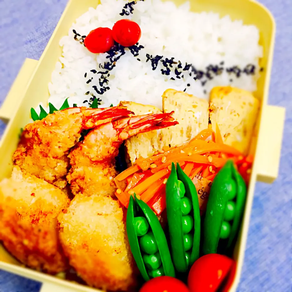 Snapdishの料理写真:エビフライ＊コロッケ＊お弁当|そらさん