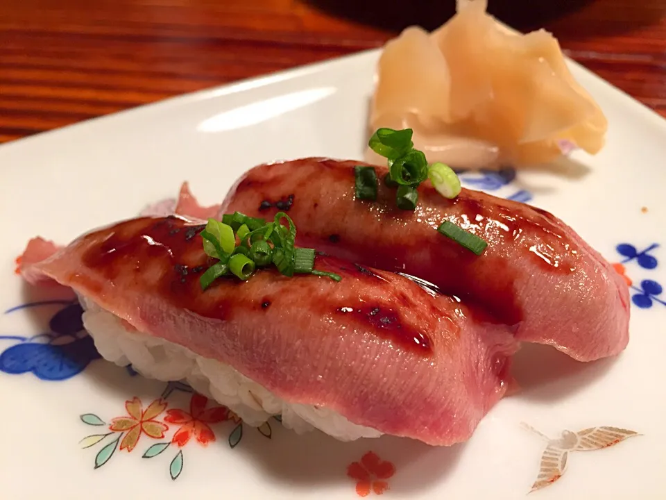 炙り牛タンの握り🍣|シナミルさん