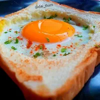 Sunny side up egg toast|thiendaiさん