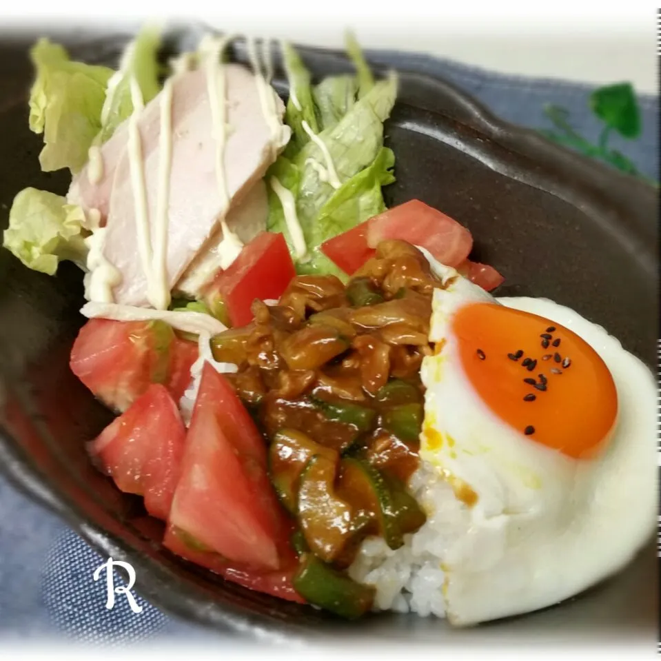 チョッパー＆ホヌさんの和風夏野菜ライスΣ(￣。￣ﾉ)ﾉ💦🍚の上に満遍なくかけてo(^▽^)o👍🏼|りえぞ～さん