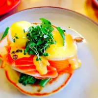 Eggs blini [buckwheat blini, cured king salmon, salmon caviar, brocollini, sauce Mikado and poach eggs]|Charlene Nguyenさん