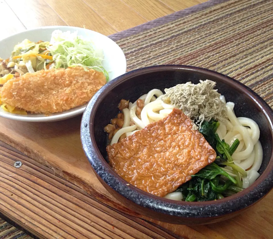 Snapdishの料理写真:単身赴任の昼ごはん 冷やし味噌納豆うどん コーンコロッケ 野菜炒め キャベツ千切り  など|ぽんたさん