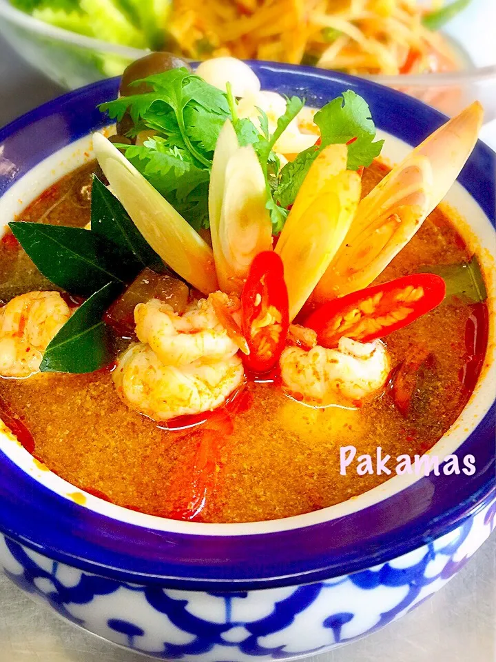 ต้มยำกุ้ง(tom yam koong-Hot and spicy thai shrimp soup)|Pakamasさん