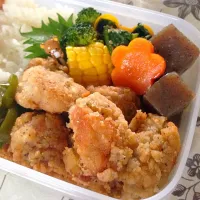 Snapdishの料理写真:唐揚げ弁当|マダム りらくまさん