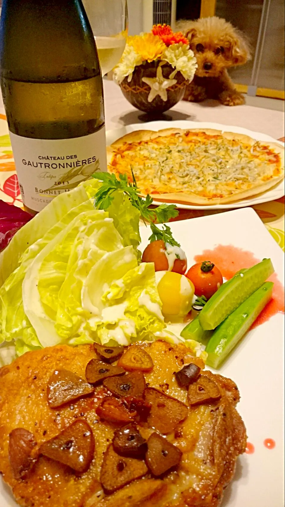 チキン🍗のガーリック焼き&シラスのピザ🍕ワインはミュスカデ🍷Ψ(￣∇￣)Ψ|ナムナムさん