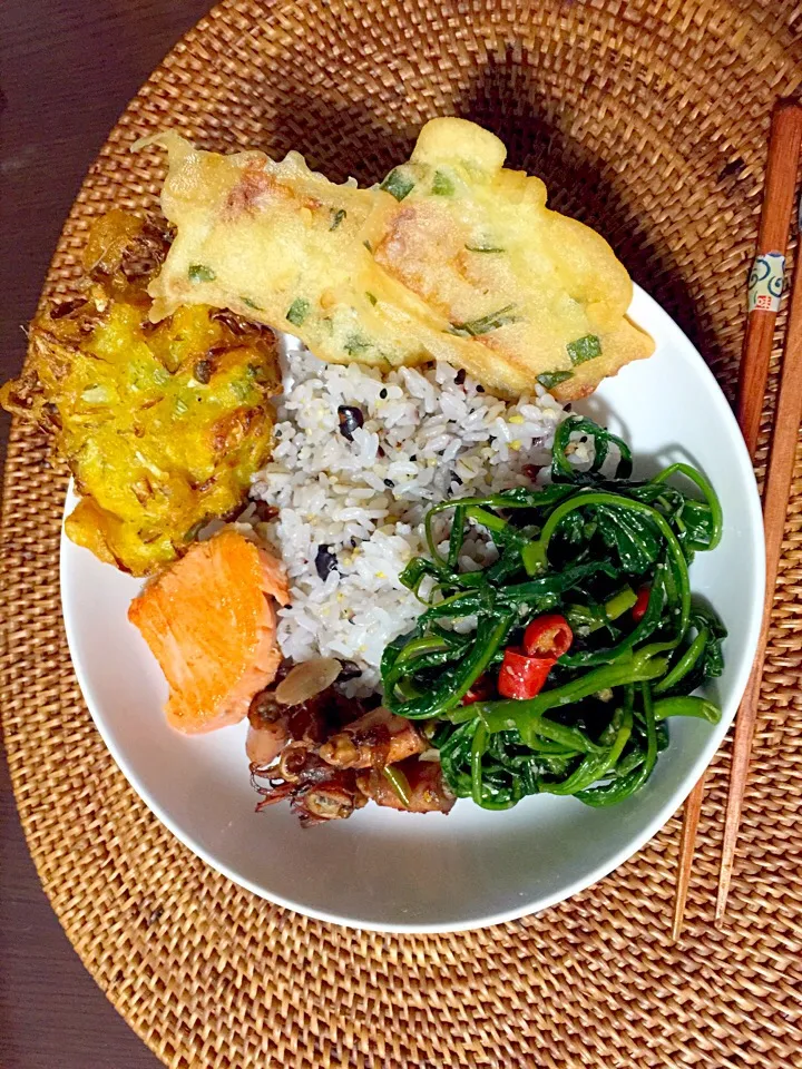 Snapdishの料理写真:Nasi kumplit|yeni kartikasariさん