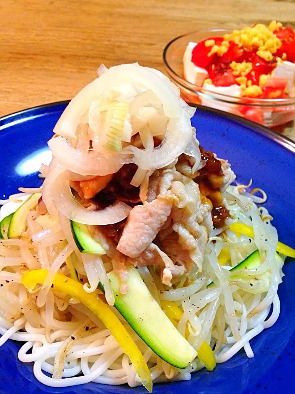 冷しゃぶもやしサラダ乗っけおから麺   揚げ玉トマト奴|エイコさん