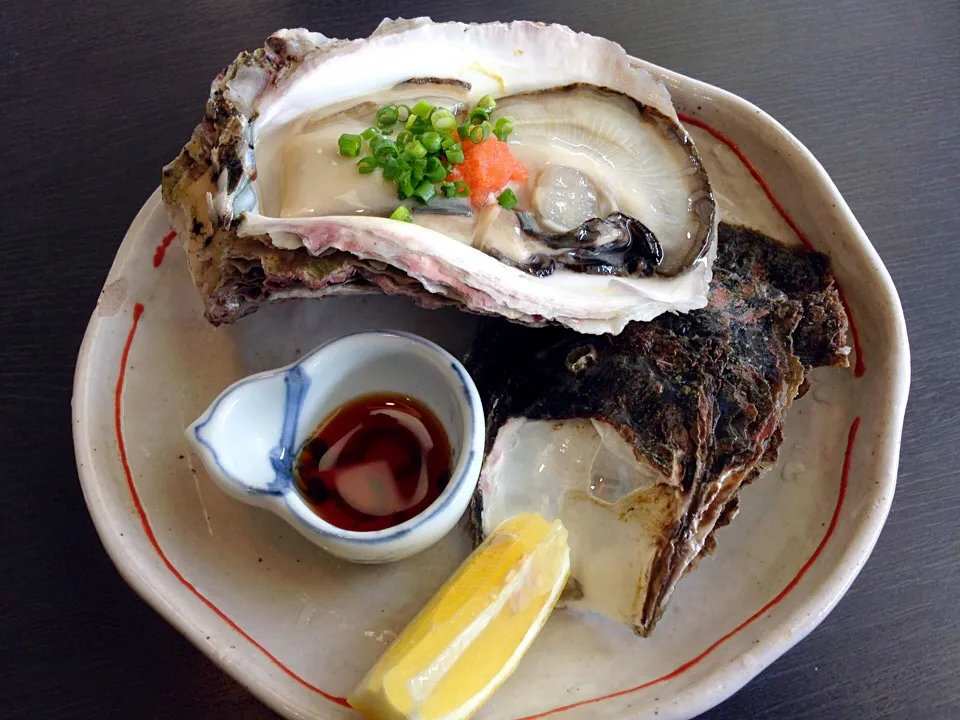 天然岩牡蠣。日立おさかなセンターにて。ふた口にて完食〜(^^;;|しもっち"もたれつさん