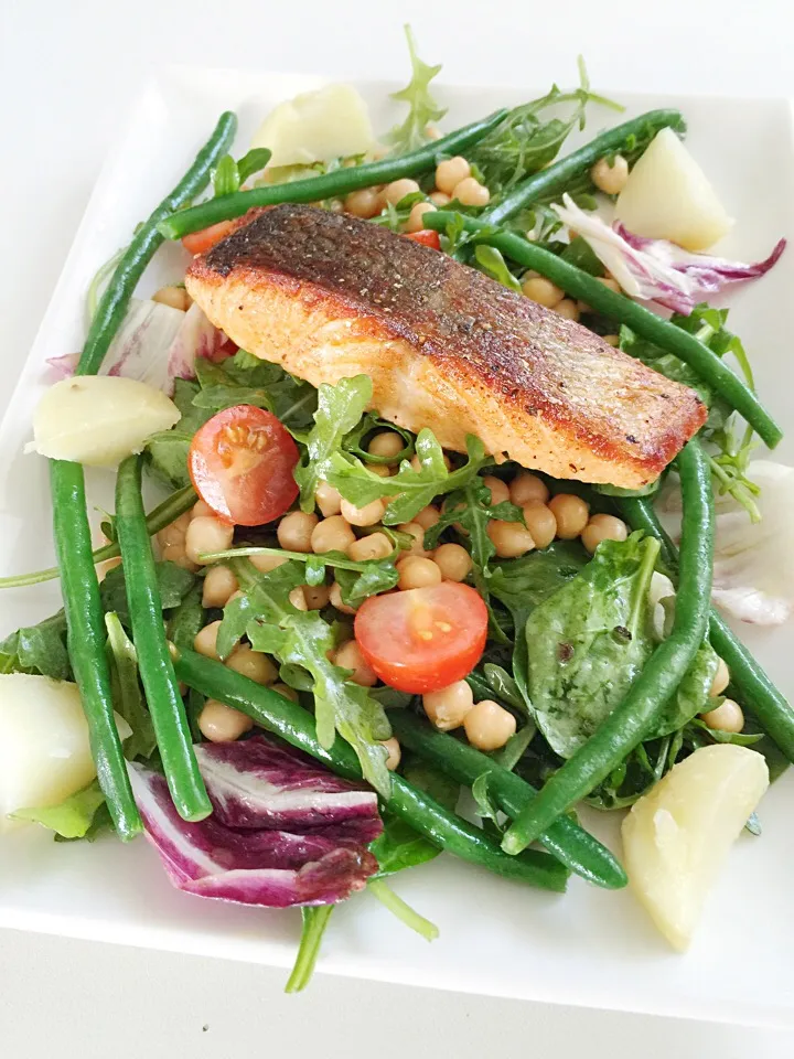 Grilled salmon with chickpeas & French bean salad|12Dragonさん