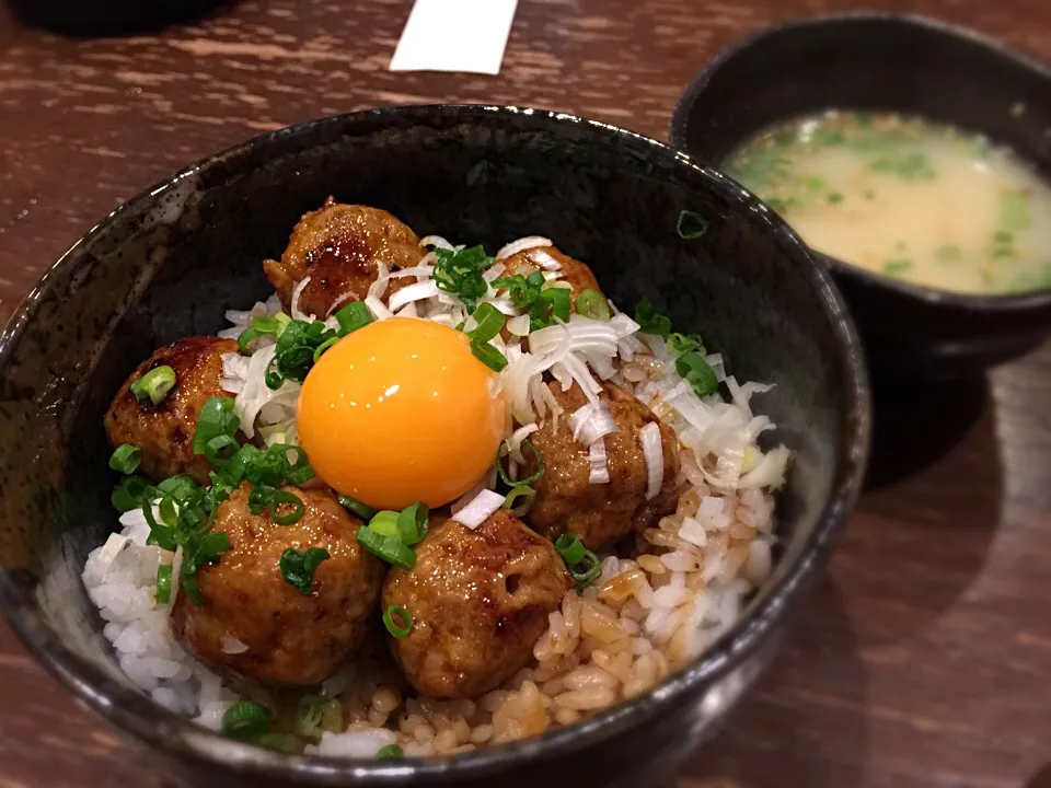 Snapdishの料理写真:鶏ジロー門前仲町店 つくね丼と鶏スープ|ddr3rdmixさん