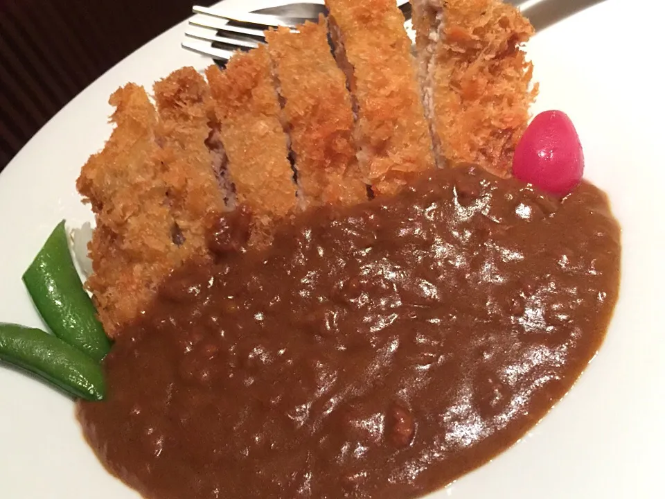 〆は黒豚カツカレー。美味。|たけうちさん