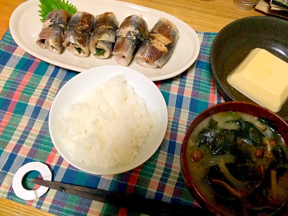 Snapdishの料理写真:晩ごはん★鰯の梅しそ巻き焼き、たまご豆腐、みそ汁、ごはん|ハルさん