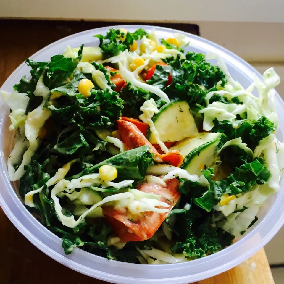 Vegan creamy raw kale salad|victoria valerioさん