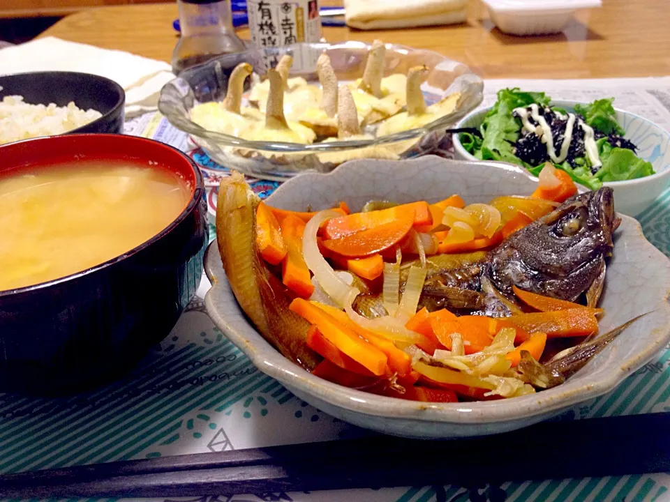 Snapdishの料理写真:6/23 カレイと野菜の煮付け, しいたけチーズ, ヒジキサラダ|kykyさん