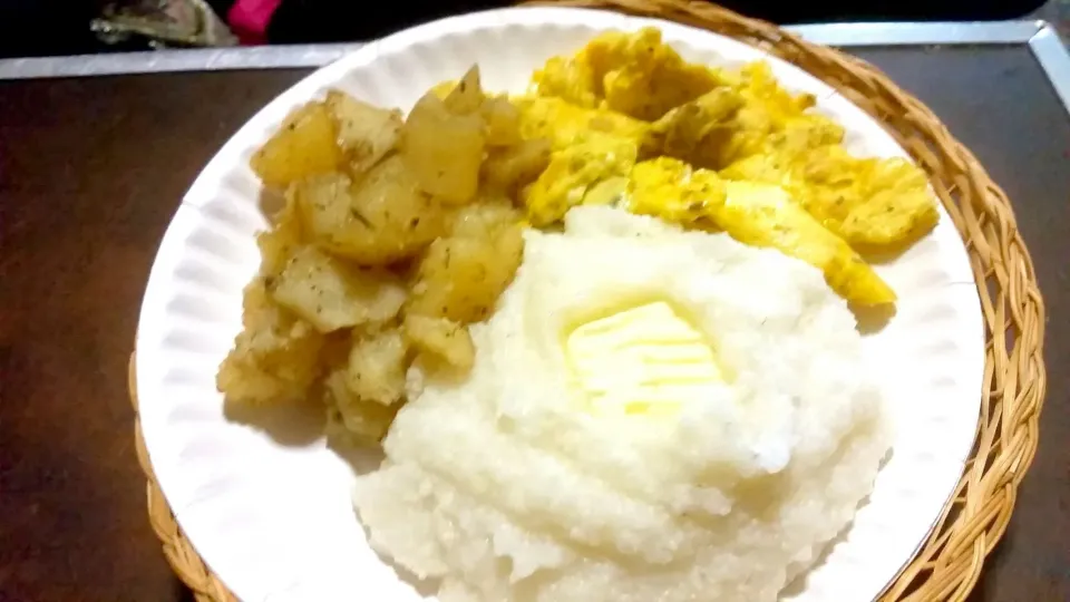 #homefries with grits and cheddar #cheese  scrambled eggs #basil #sage|mataji armourさん