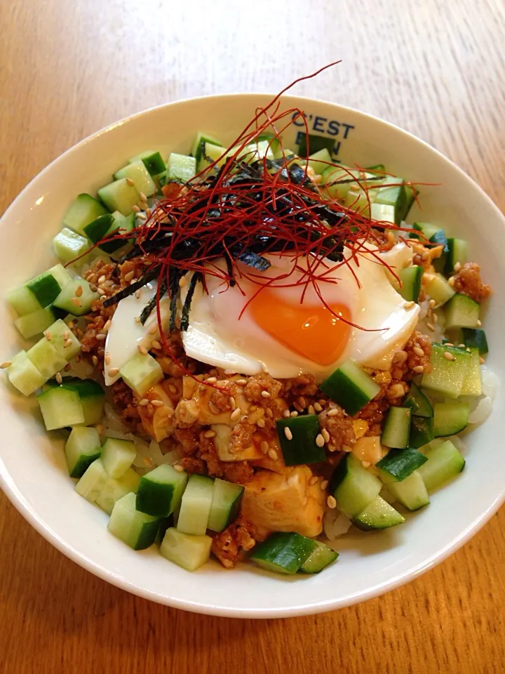 豆腐と温泉卵、ひき肉の韓国風ご飯|まつださんさん