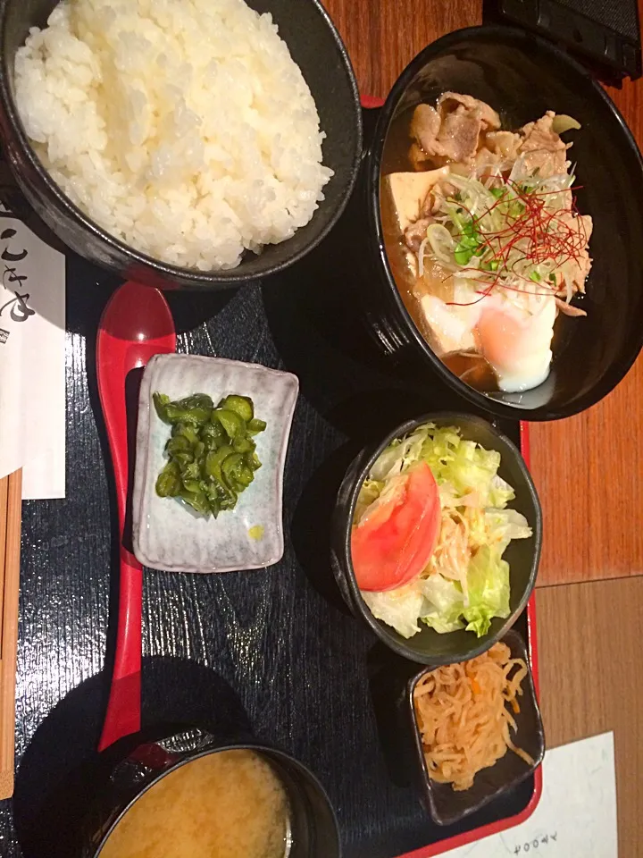 Snapdishの料理写真:肉いせやの肉豆腐定食|ふなふなさん