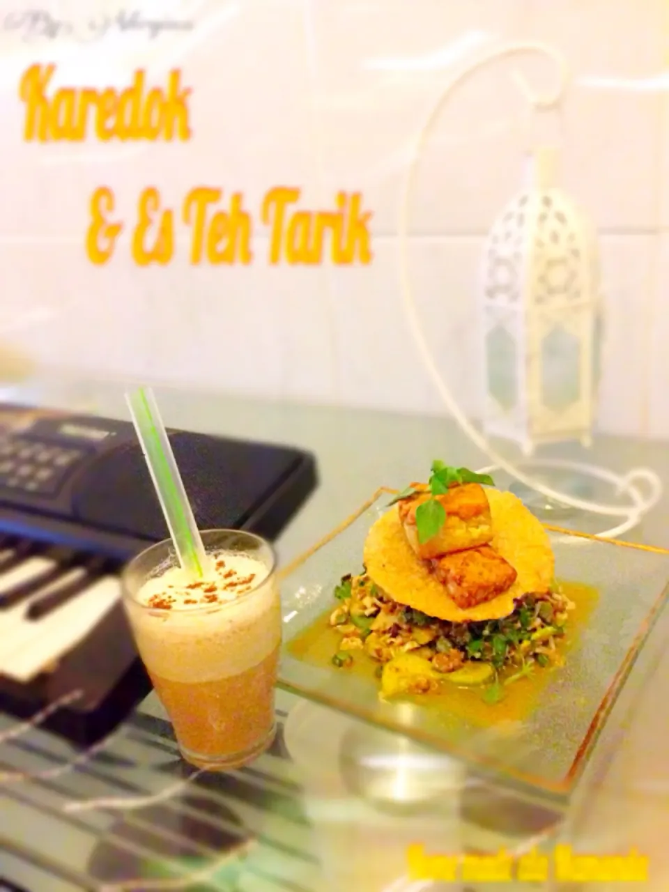 Snapdishの料理写真:Karedok- Batavian Salad and Teh Tarik - Milky Tea ice blanded|virgieさん