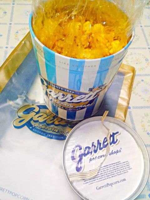 Snapdishの料理写真:ギャレットポップコーン☆シカゴミックス　Garrett popcorn☆Chicago mix|うたかた。さん