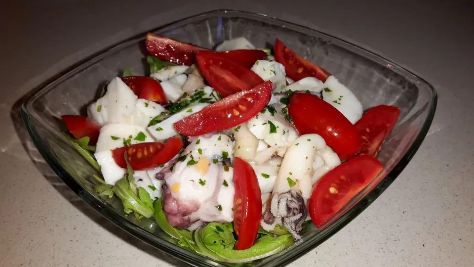 Insalata di mare rucola e pomodorini|Mora Maurizioさん