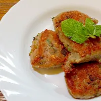 Pan Fried Fish Cake 🍺|Joanna Kongさん