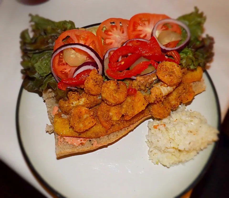 Snapdishの料理写真:Seafood Po'boy|Kevin L. Simsさん