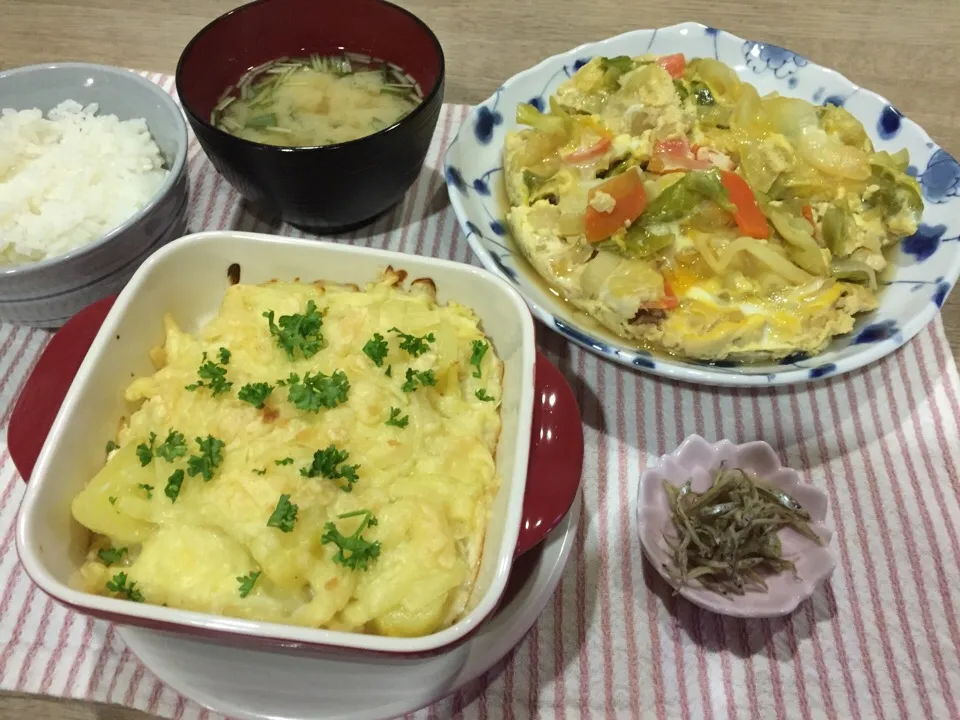 10℃だから>_<マカロニポテトグラタン・キャベツと玉ねぎ炒め煮卵とじ・ちりめん・豆腐と水菜の味噌汁|まーままさん