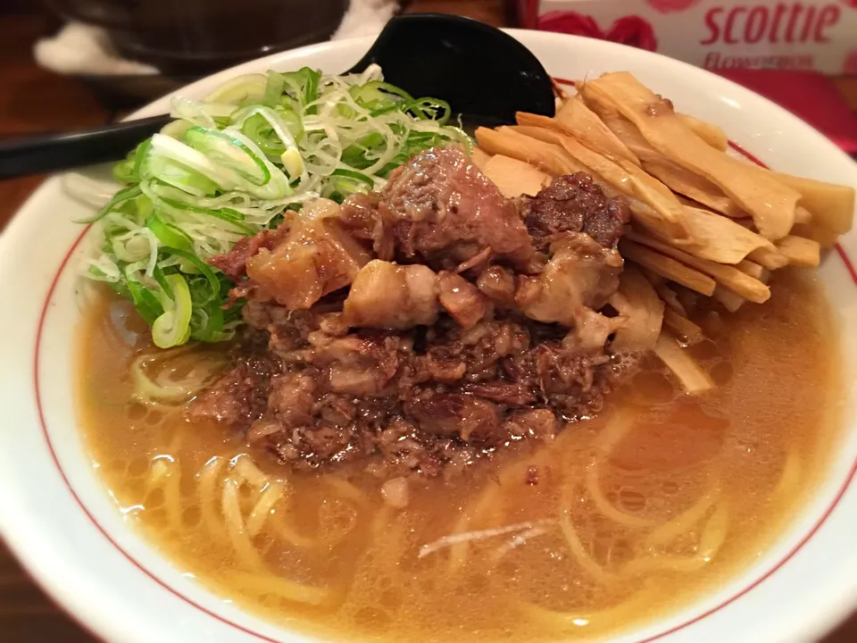 シマシマトム 牛骨正油ラーメン メンマ、ネギ増し|ddr3rdmixさん