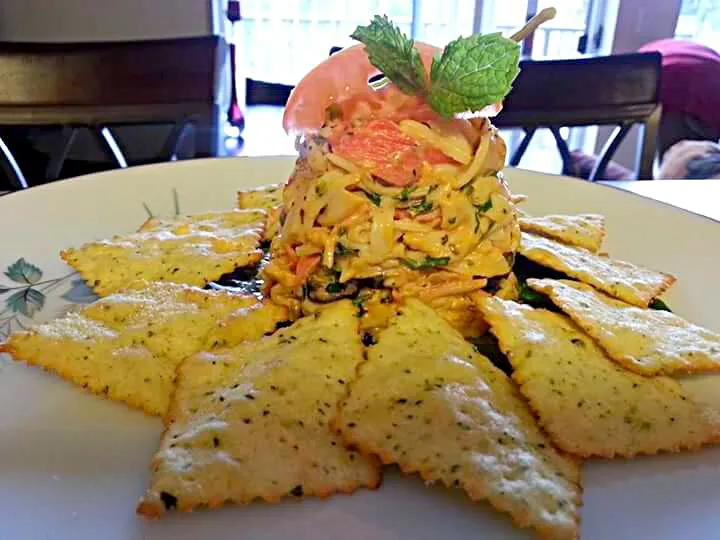 imitation cab salad with homemade pita chips|CHUENCHAIさん