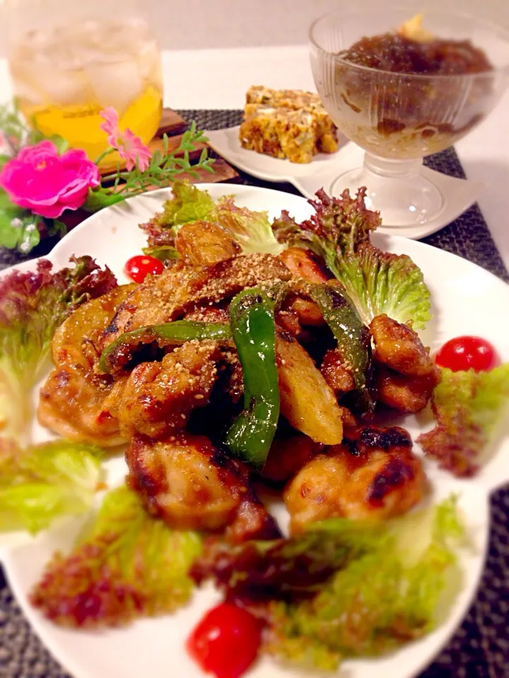 今日の晩御飯/鳥モモ肉とジャガイモで世界の○ちゃんの手羽先風＆生もずく酢＆先日のシャリアピンソースの残りで卵焼き|BabyRIKAさん