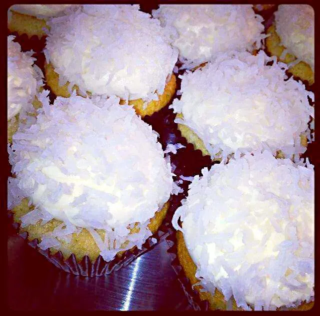 coconut cream snowball cupcakes|CHUENCHAIさん