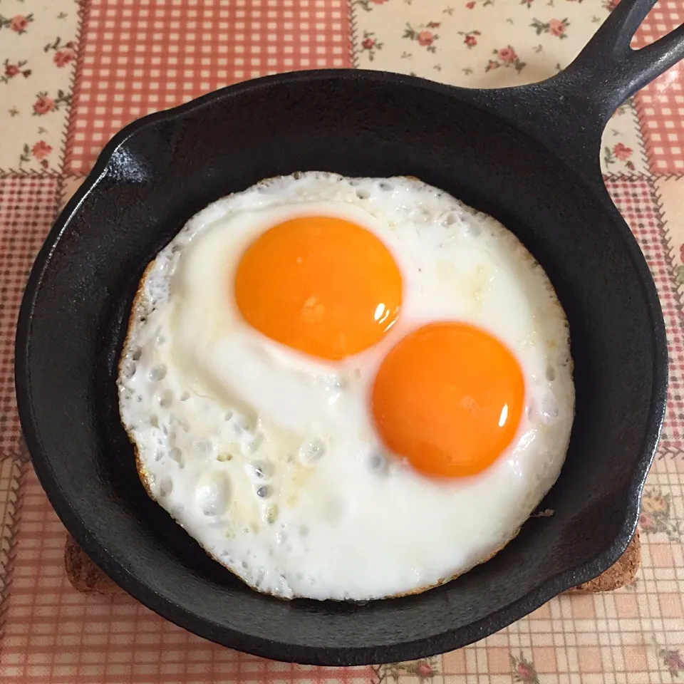 ロッジのスキレットde目玉焼き🍳|＊ゆみしぼり＊さん