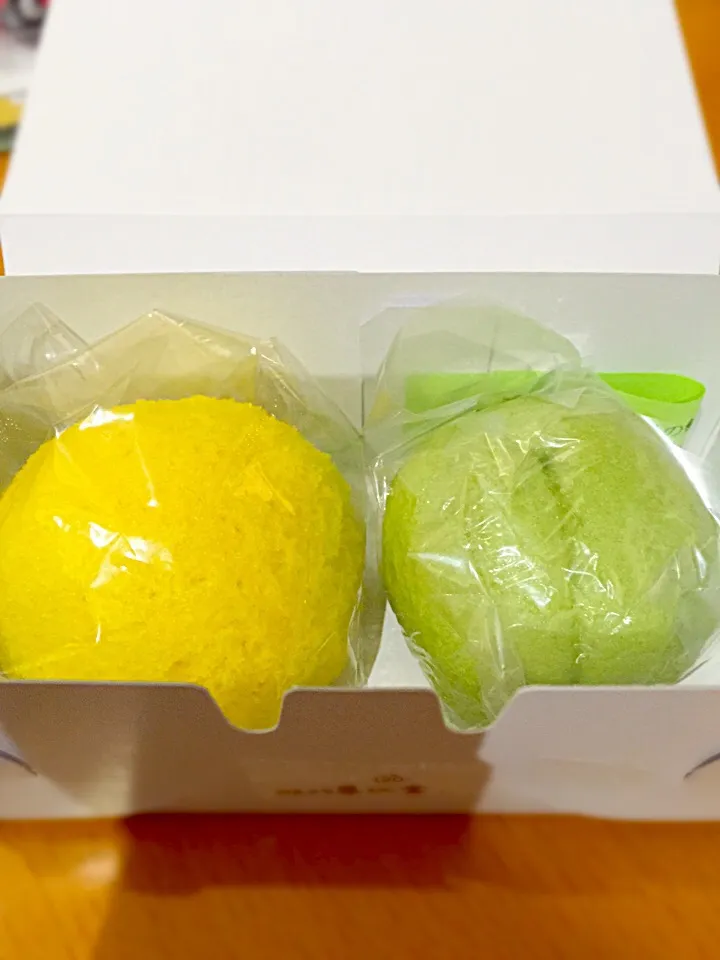 いその月🌕＆そがの里🍏  卵カステラ風と青梅の甘露煮入り(白餡)の和菓子|ch＊K*∀o(^^*)♪さん