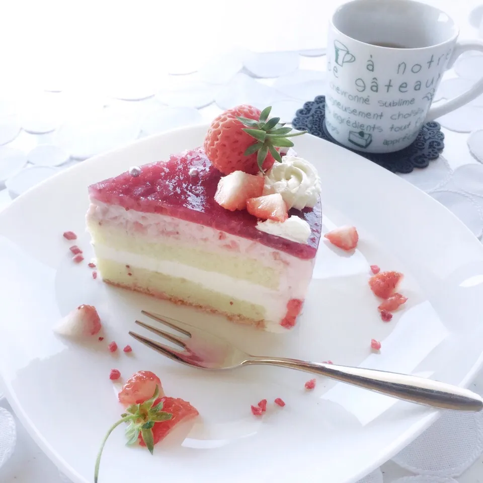 旦那サン手作りいちごレアチーズの断面♩|cafe053さん