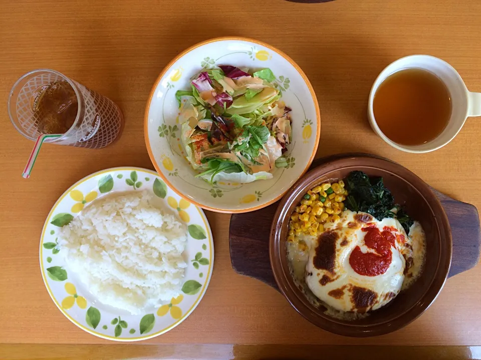 ホワイトソースのハンバーグランチ|ばーさんさん