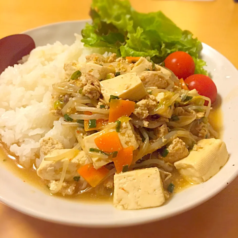 前日の豆腐と鶏挽肉のハンバーグをリメイクして、麻婆豆腐ごはん|mikochieさん