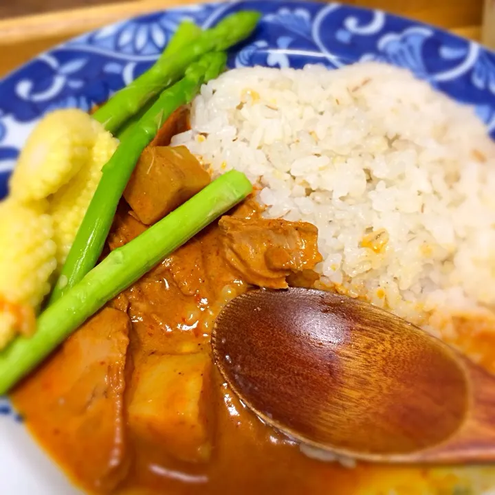 Snapdishの料理写真:イナバのタイカレー☻マッサマン☻今日は残業で、手抜〜(￣^￣)ゞ|enii_foodさん