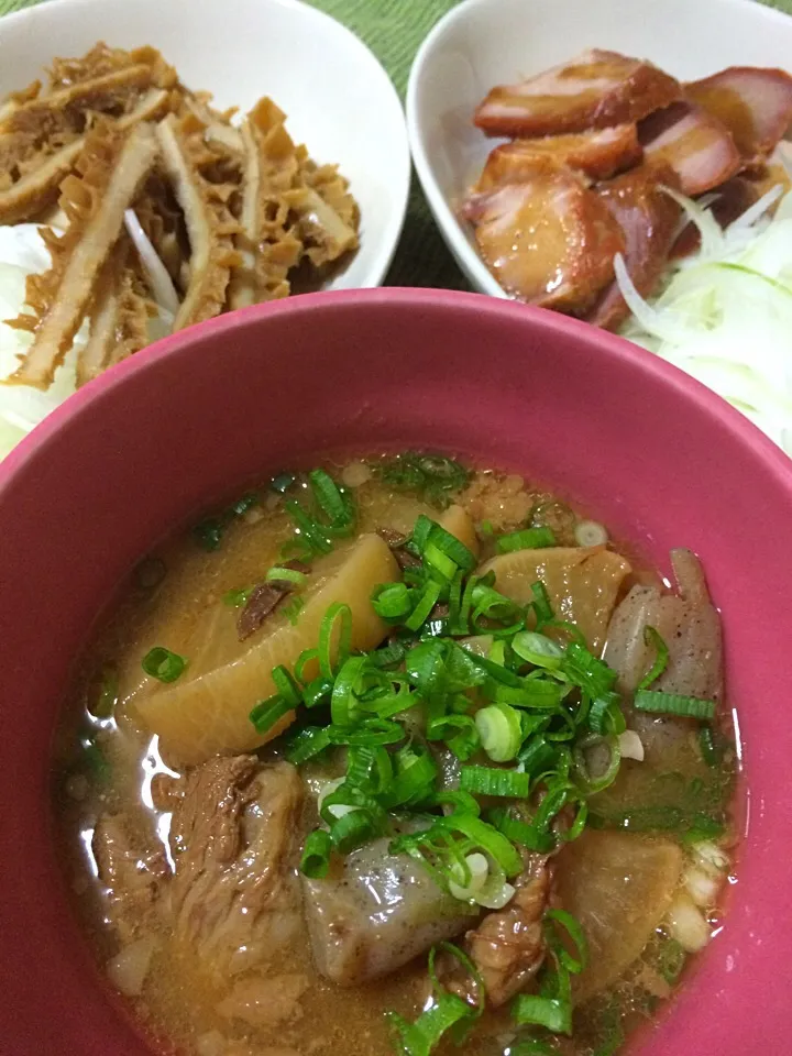 牛スジ大根/重慶飯店の牛モツの醤油煮と叉焼|Hiropanさん