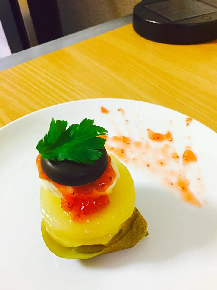 Kiwi mini crunchy white and block Choco ice cream tower|Jefferson M. Macalindongさん