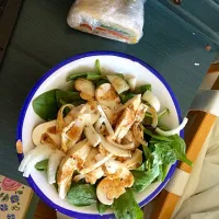 Chicken, onions, spinach, mushroom salad and half a chicken sandwich - Lunch 6/25/2015|lucasさん