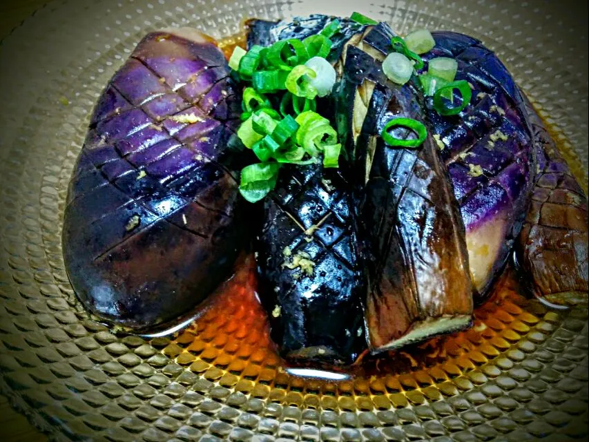 Snapdishの料理写真:まんぞ～さんの
フライパンで簡単に出来る焼き茄子*|ことり*さん