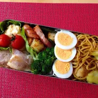 Snapdishの料理写真:カレー焼きそば弁当|ともさん