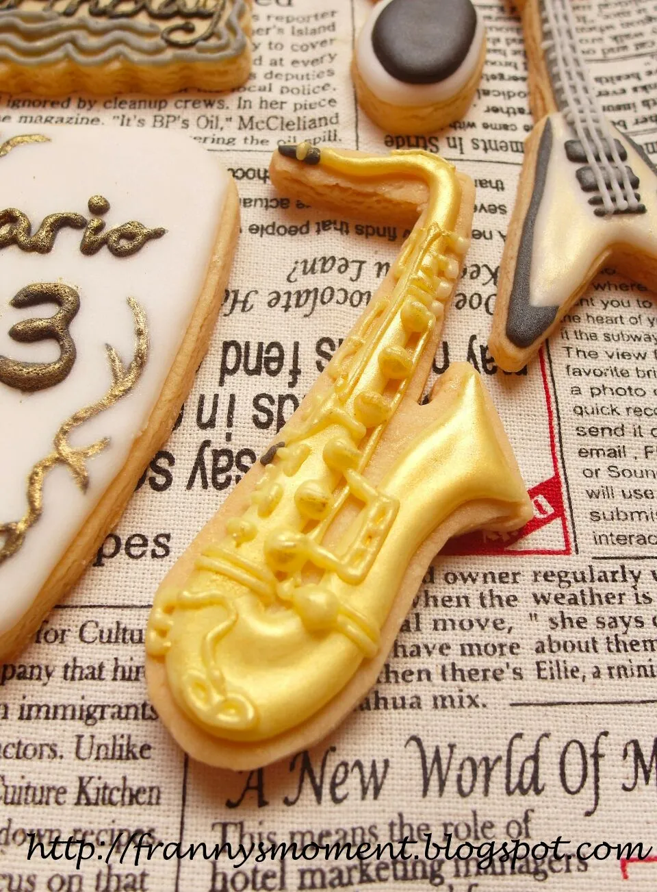 saxophone icing cookies
custom made for my customer|Frannyさん