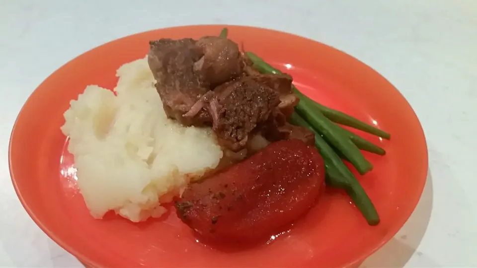 Toddler dinner.
Lamb and tomato stew with mashed potatoes and green beans.
#toddler #dinner #lamb|Kira Sさん