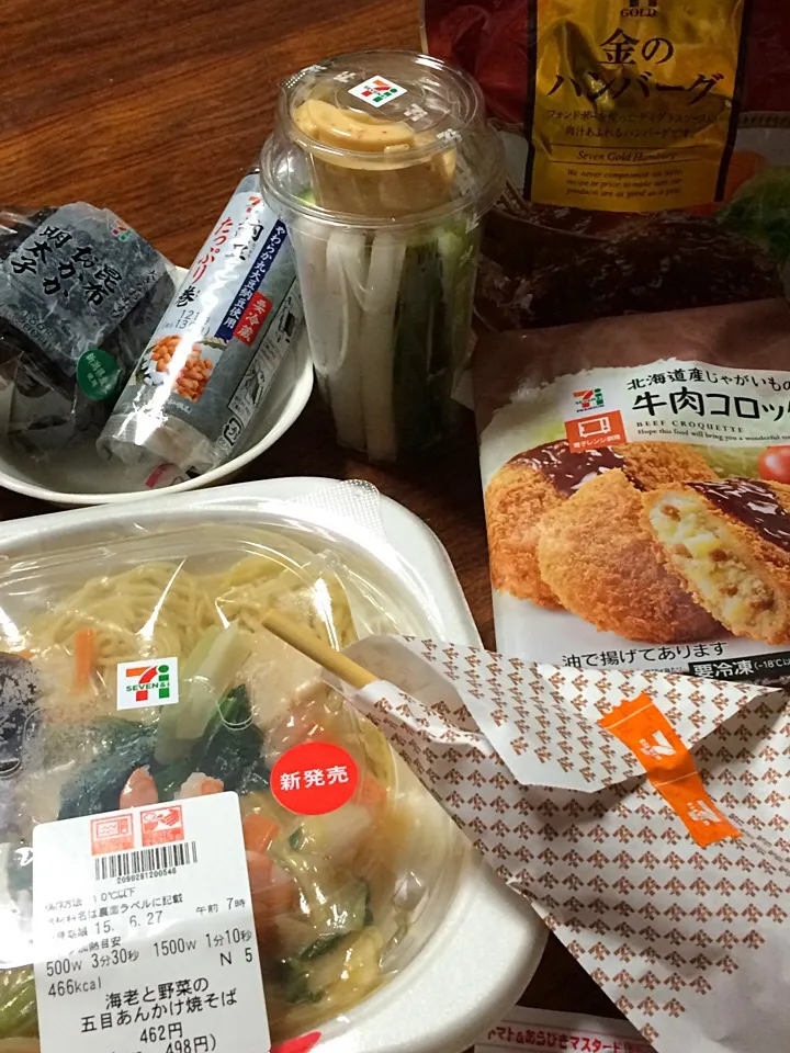 Snapdishの料理写真:6/26の晩ご飯。…は…セブンです。俺一人です。寂しくなんかないです。。。|hiroさん